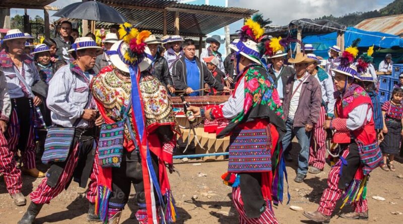 Guatemala – Barriletes gigantes de Sumpango y Todos Santos